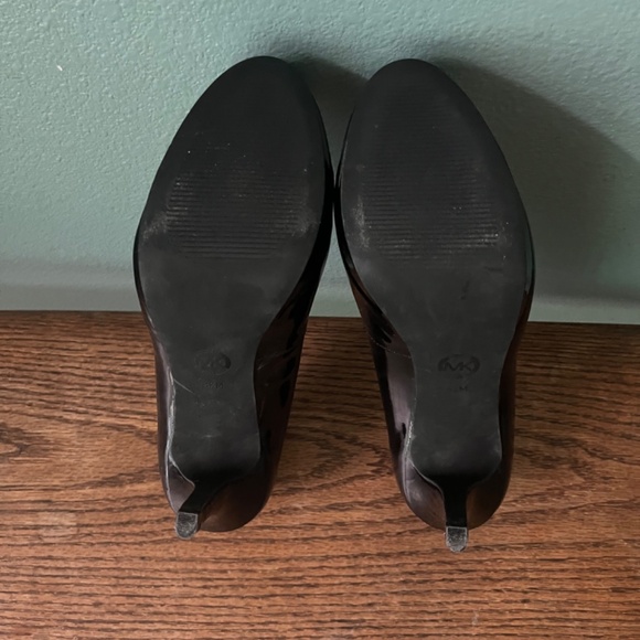 MICHAEL Michael Kors Black Patent Pumps   4" High Heel   Size 8.5 - Picture 6 of 10